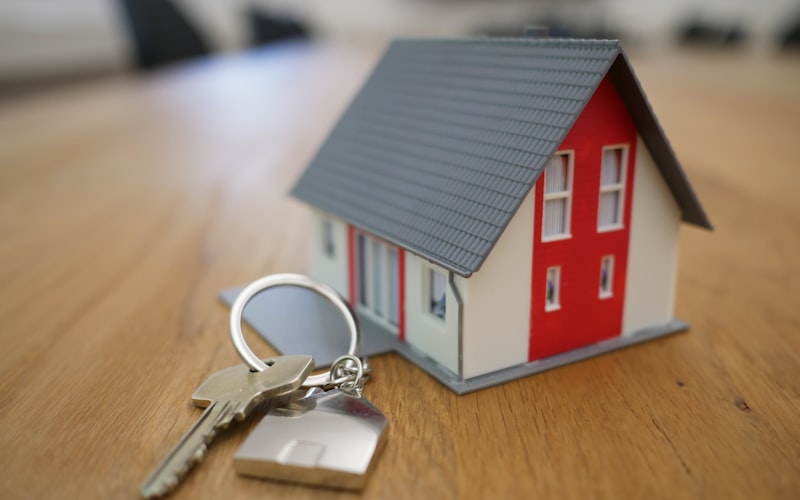 LuxeHome Realty